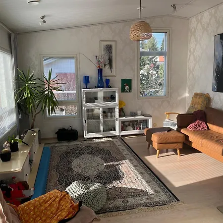 Detached House By A Close Center *